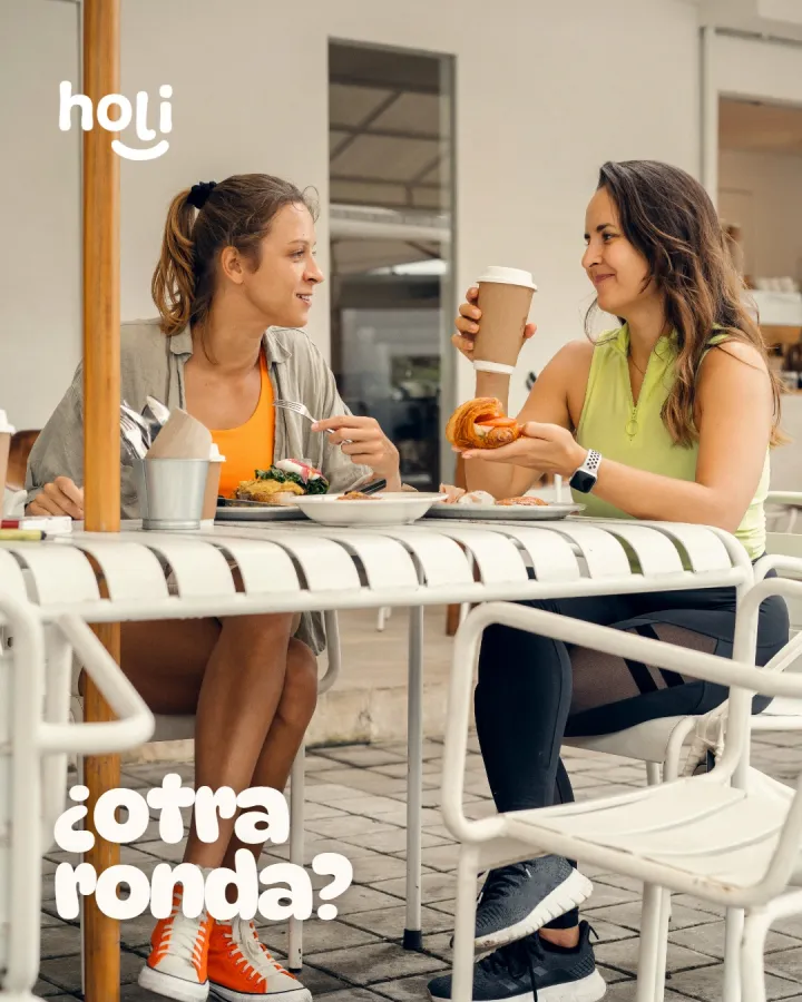 Holi Café — detalle de la terraza